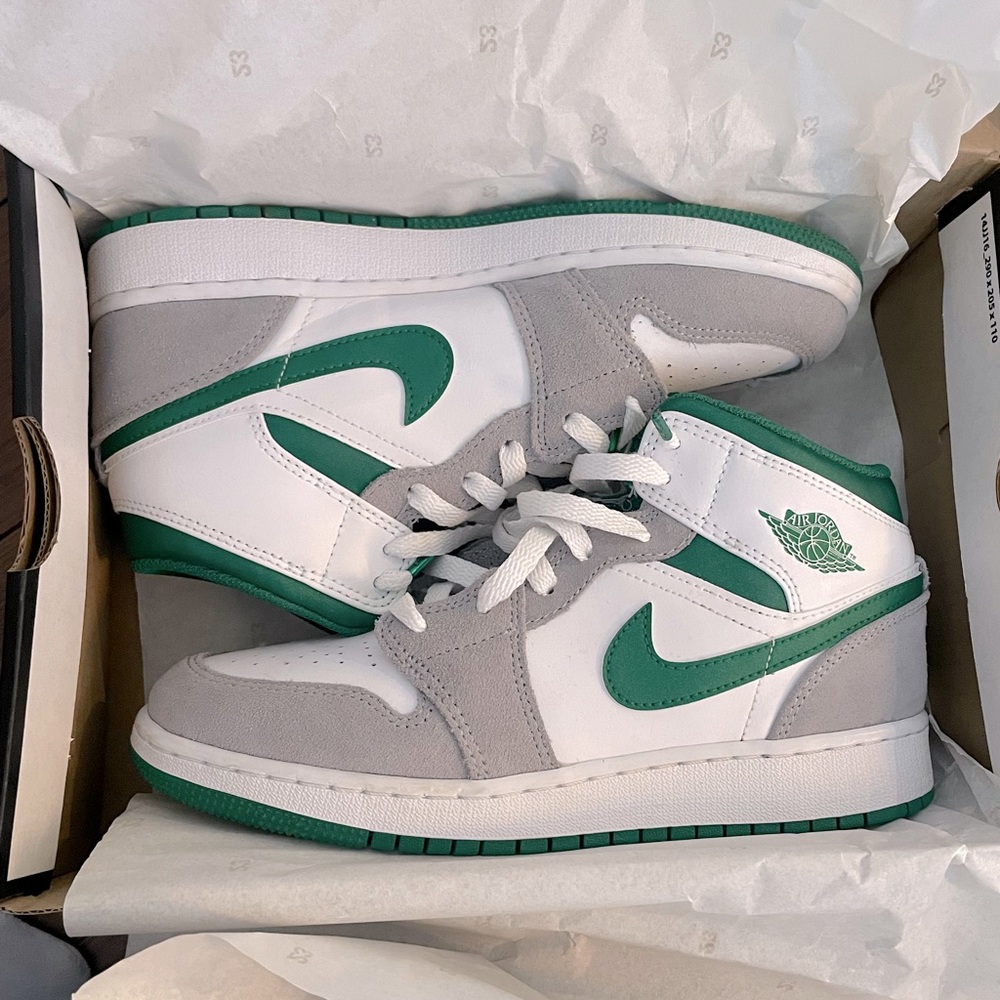 Air Jordan 1 Mid SE GS 'Grey Pine Green 5.5Y/7W/5.5M